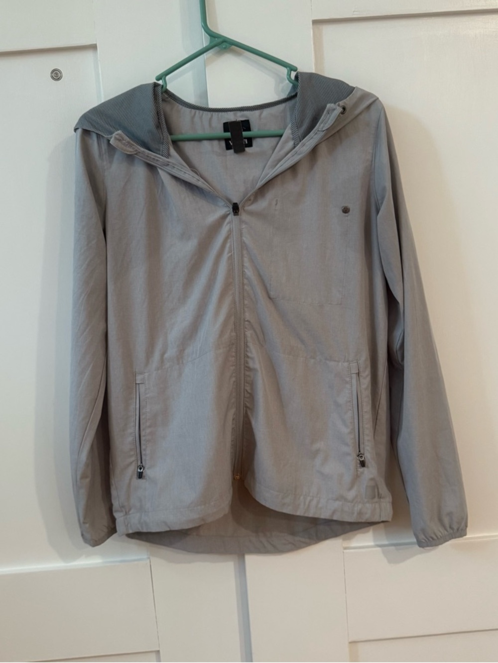 Vuori Outdoor Trainer Shell in Platinum Linen Texture Size Small Retail $128
